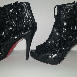 CHRISTIAN LOUBOUTIN LEATHER ANKLE BOOT SIZE 40